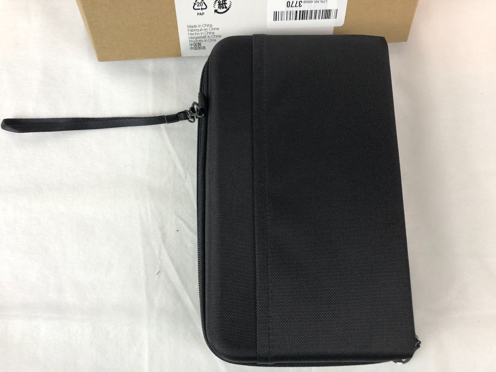 Amazon Basics Universal Travel Case for small electronics and accessories NEW