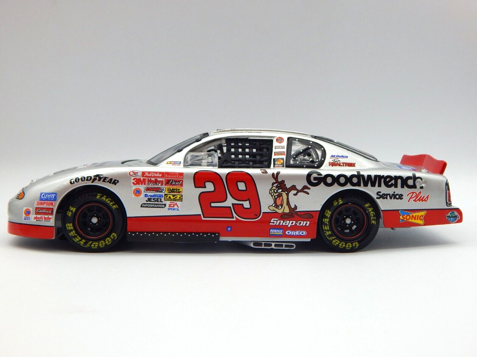 Kevin Harvick #29 GM Goodwrench / KISS Bank (2004) 1:24