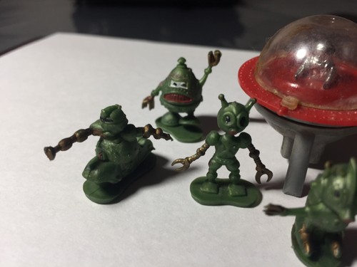 Vintage 70s? 80s? Alien Spaceman Robots Vending Machine Mini Figures Lot of 7