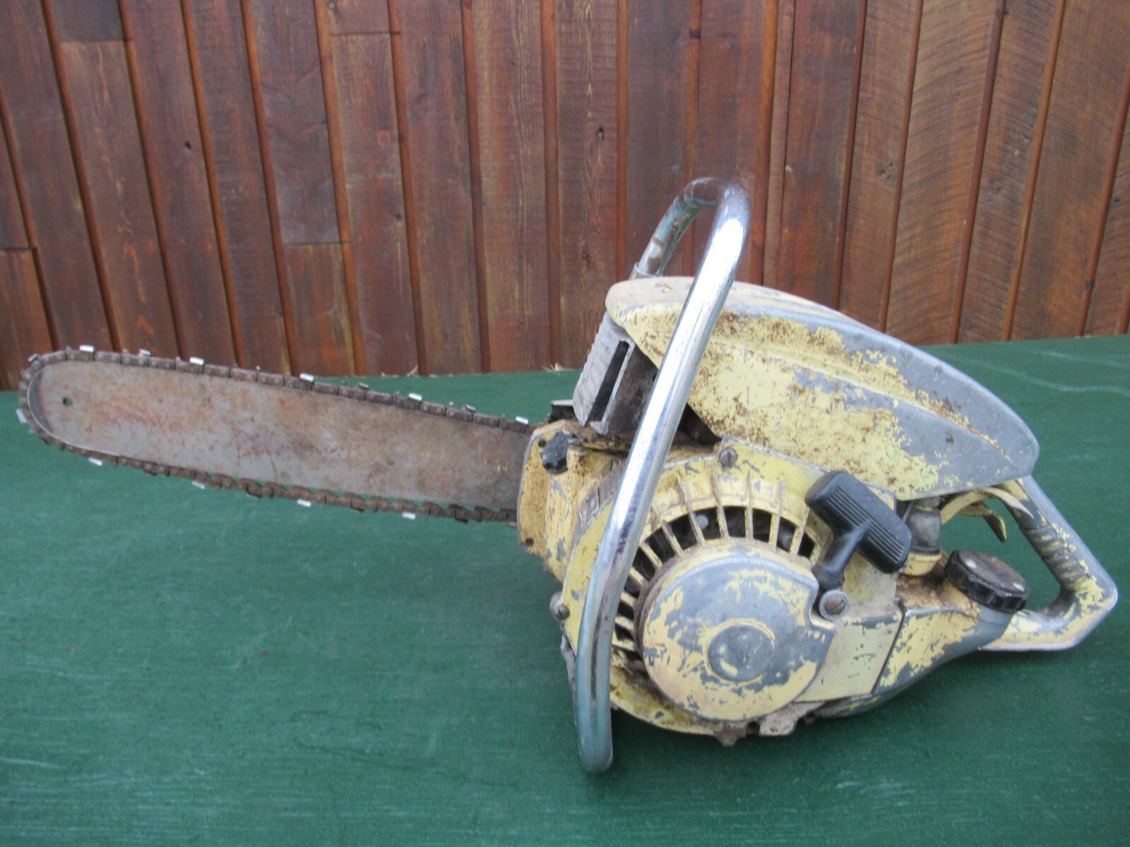 Vintage PIONEER 600 Chainsaw Chain Saw with 15 Vintage PIONEER 600 Chainsaw Chain Saw with 15