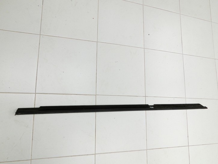 Mercedes W221 S320 05-09 Kurz Leiste für Tür Scheibendichtung Rechts Hinten  - Bild 4