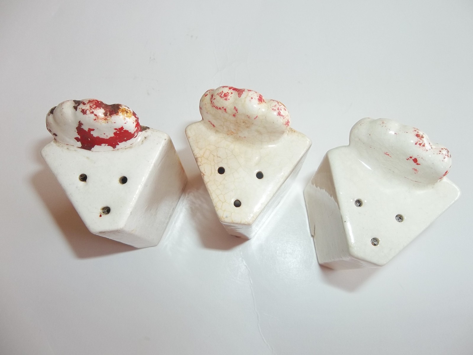 ROOSTER SPICE SHAKERS - THREE EACH