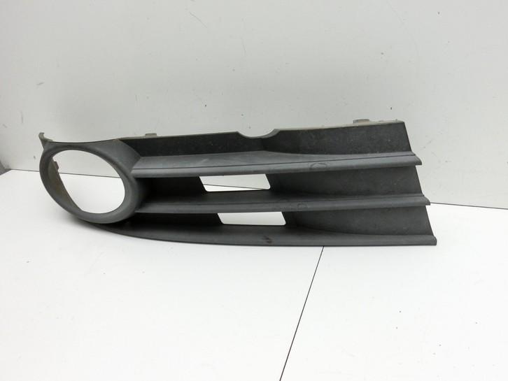VW Touran 1T3 06-10 Blende für Nebelscheinwerfer Stoßstange Rechts VW Touran 1T3 06-10 25.09.2009 gebraucht Bild 3