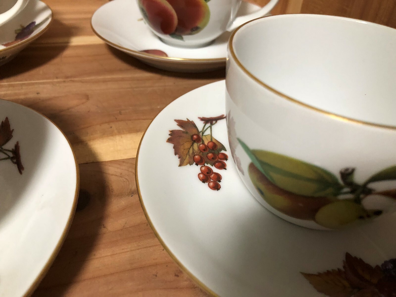 Royal Worcester Evesham Gold cups & saucers set of 6 pre-owned