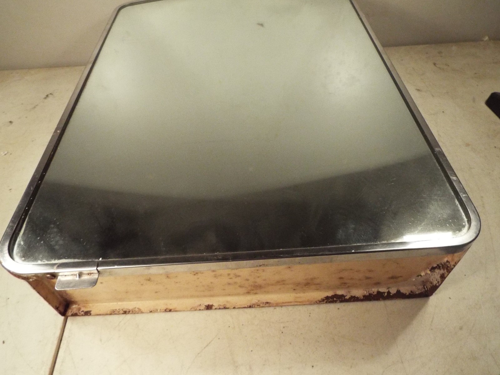 VINTAGE HOMART METAL MEDICINE CABINET WITH MIRROR & 1 GLASS SHELF