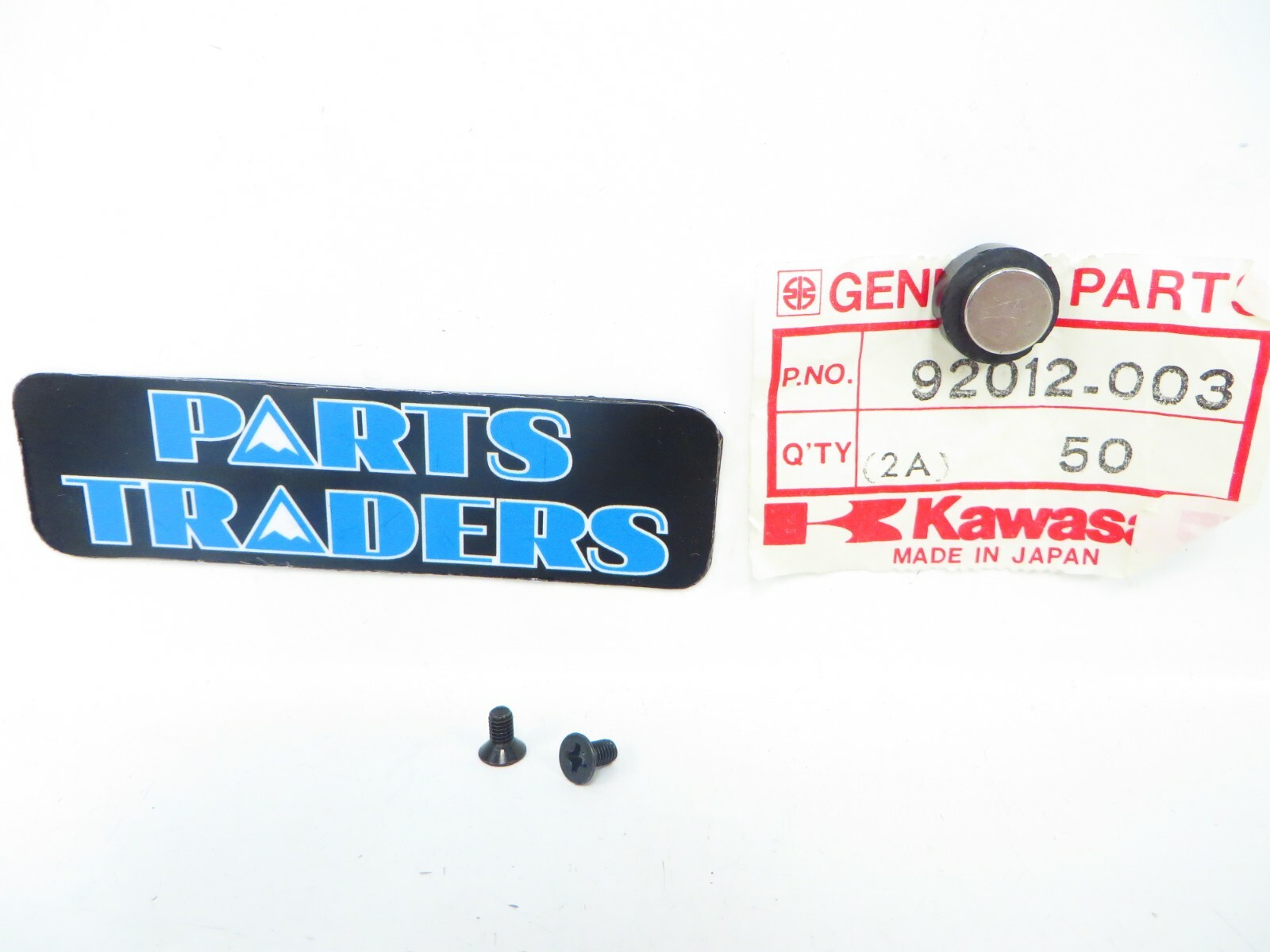 knackです。 NOS Genuine Kawasaki 3X6 Countersunk Fuel Tank Screw Set Of
