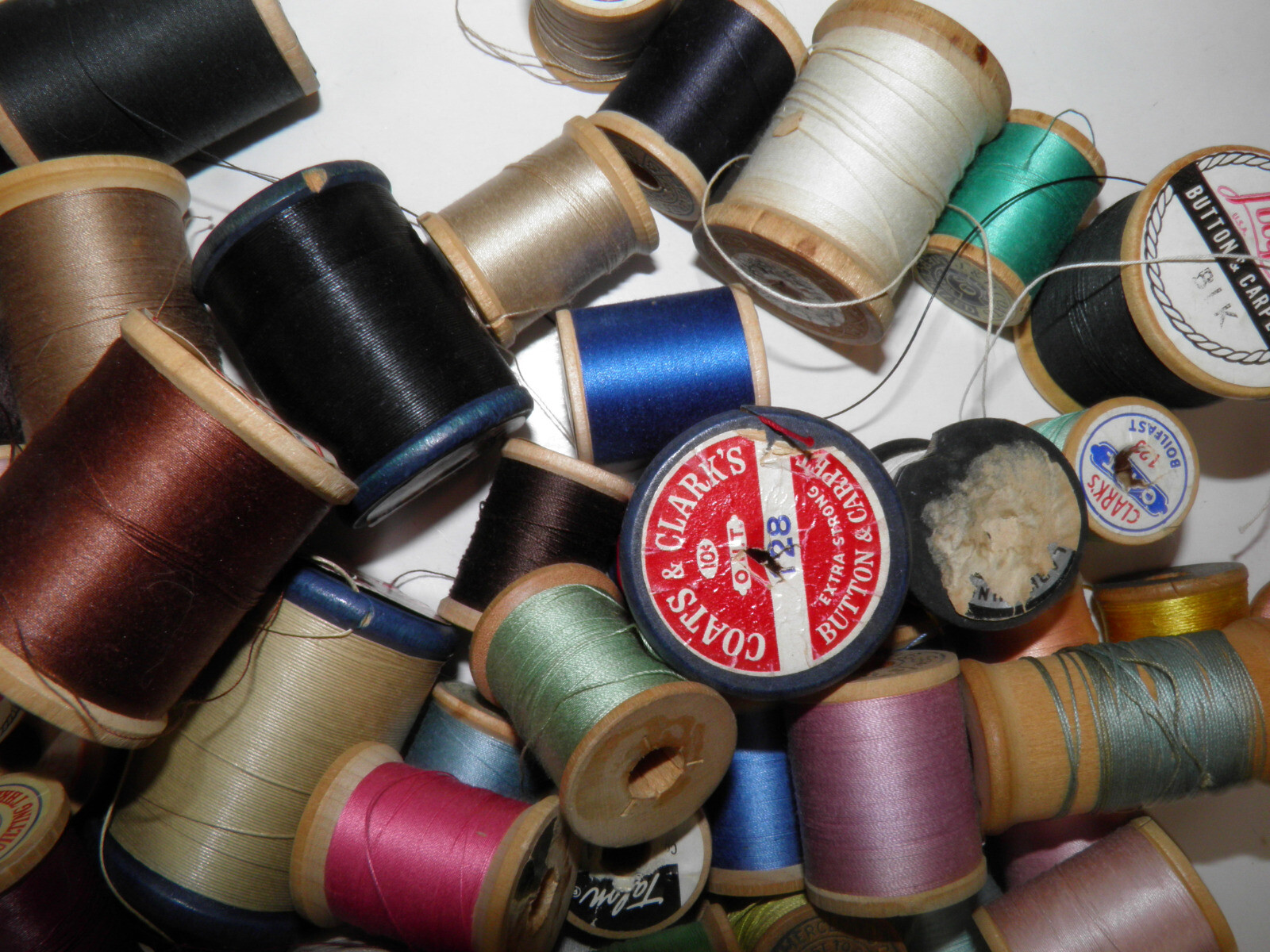 Estate Lot 100 Vintage Threads On Wooden Spools - Different Colors And Weights
