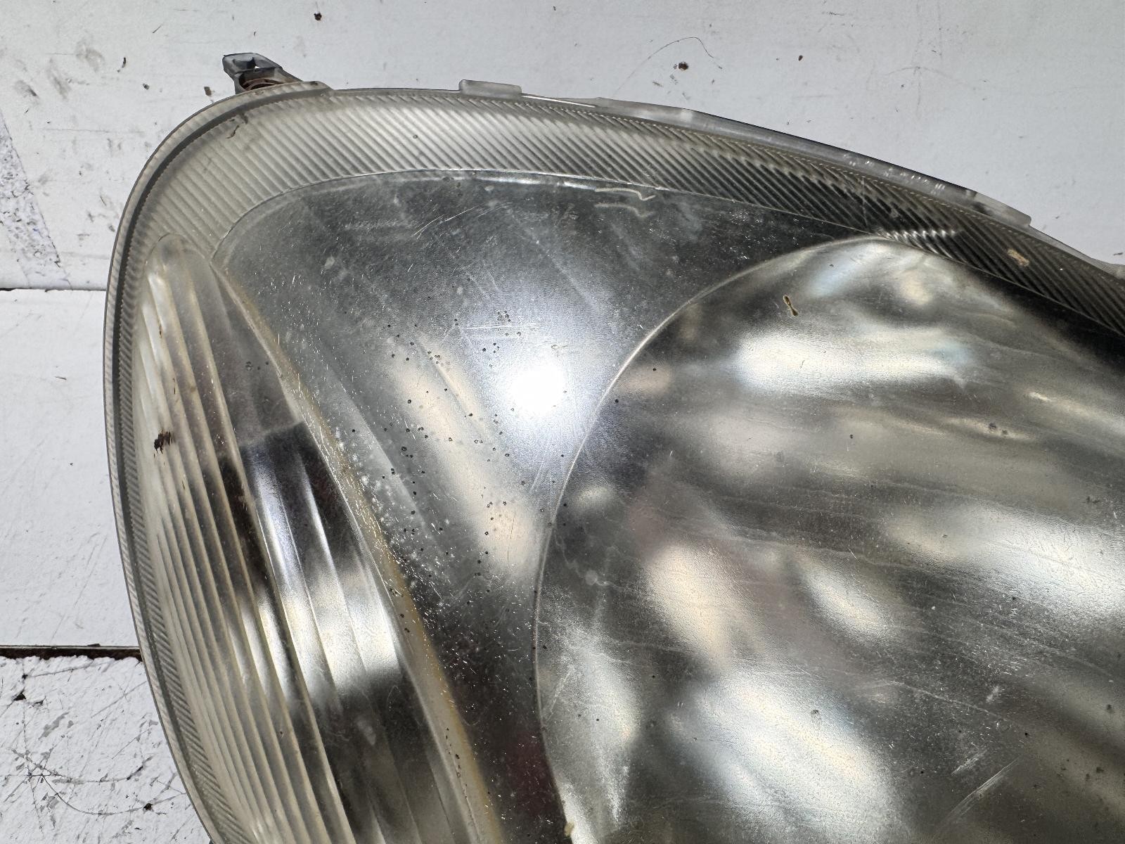 2004 Toyota Echo Right Head Light NCP10 10/2002-09/2005 image 2