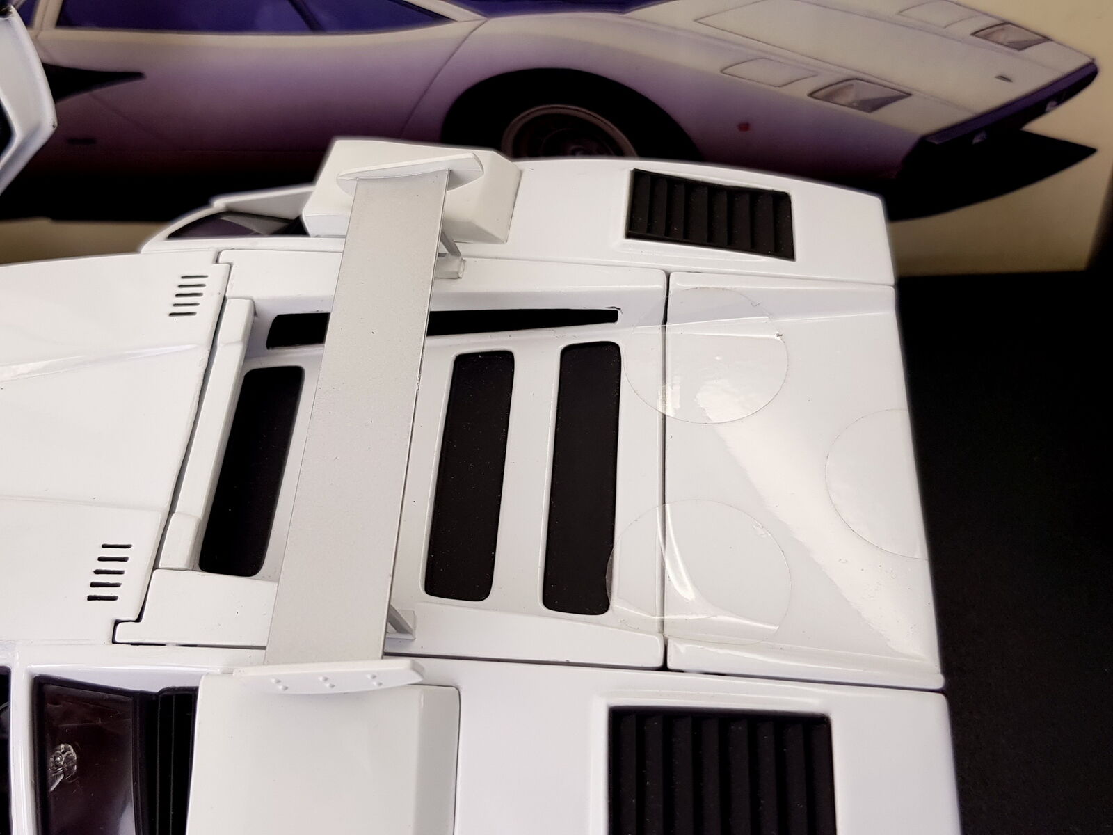 Kyosho 1:18 scale Lamborghini Countach LP400(White/with Roof Kyosho 1:18 scale Lamborghini Countach LP400(White/with Roof