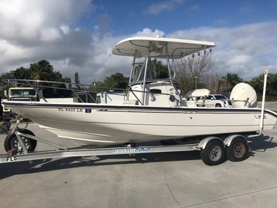 Boston Whaler Dauntless 220 Center Console Evinrude Etec 225hp 22ft T-top GPS