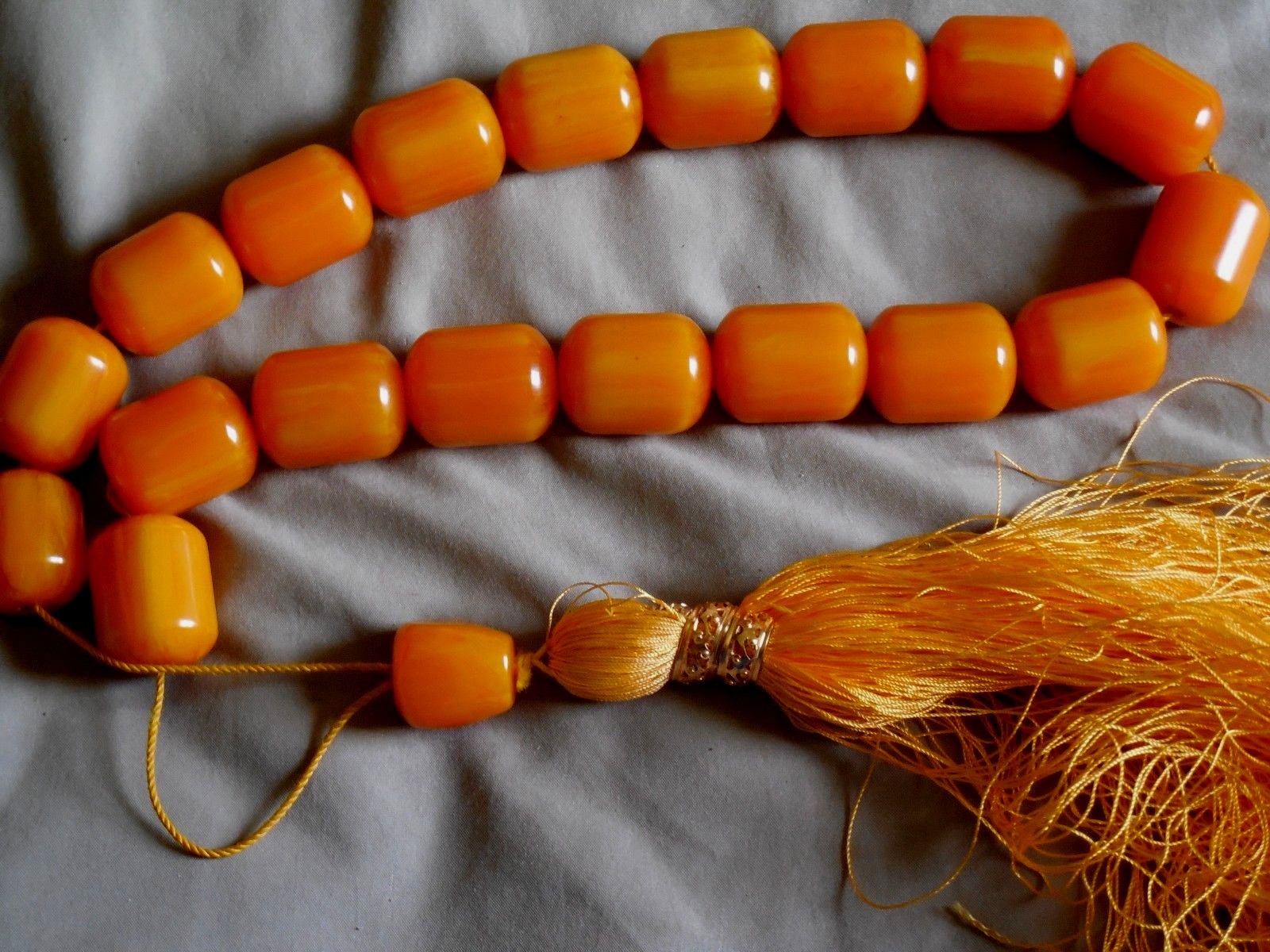 VINTAGE EXTRA LARGE BUTTERSCOTCH AMBER BAKELITE WORRY BEADS 365 GRAMS TESTED