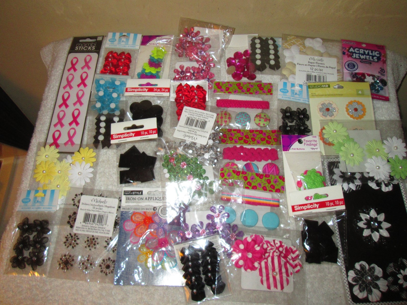 HUGE LOT UNUSED SEWING CRAFT IRON-ON APPLIQUES DIMENTIONAL FABRIC STICKERS +++
