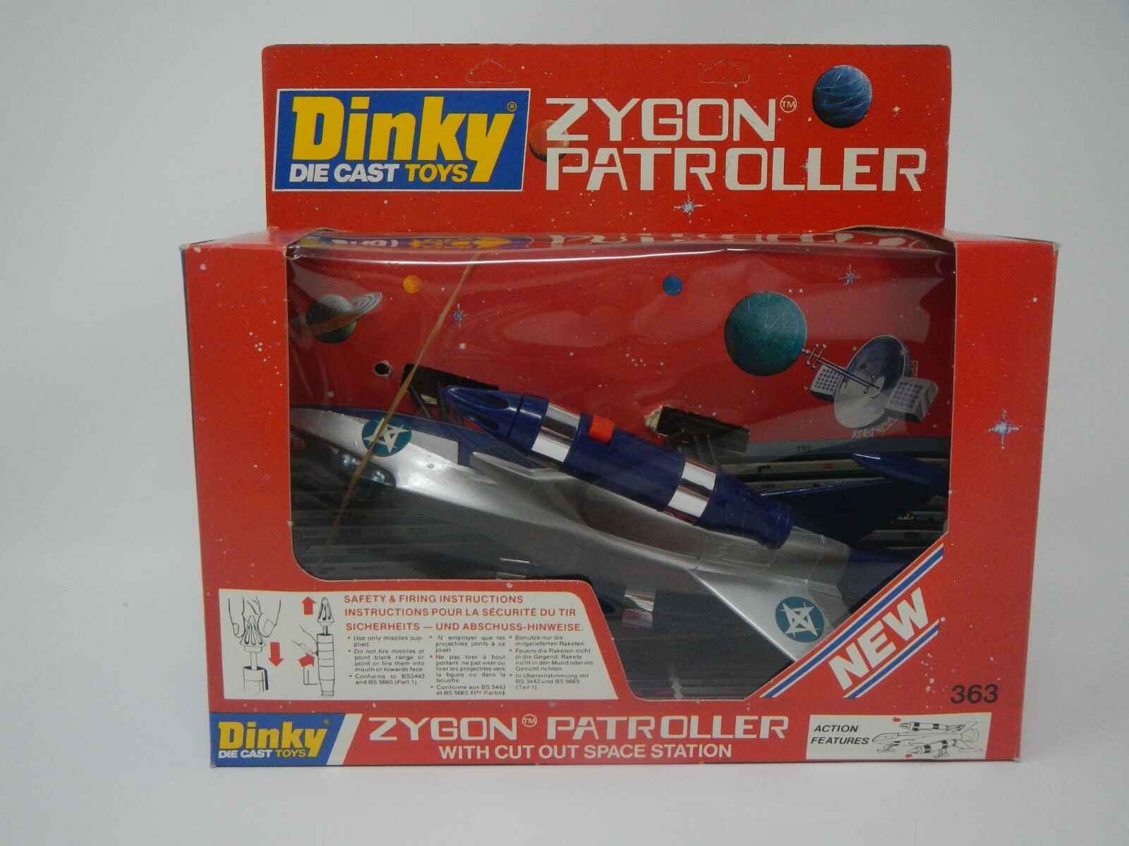 Dinky Toys Meccano Zygon Patroller w/ Cut Out Space Station