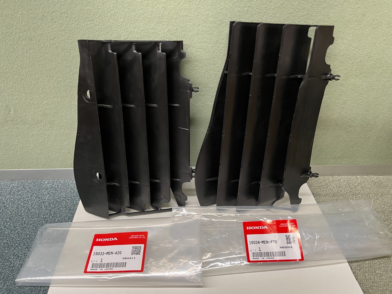 foota 〜 Honda OEM 19033-MEN-A20 GRILL PAIR RADIATOR Dirt Bike