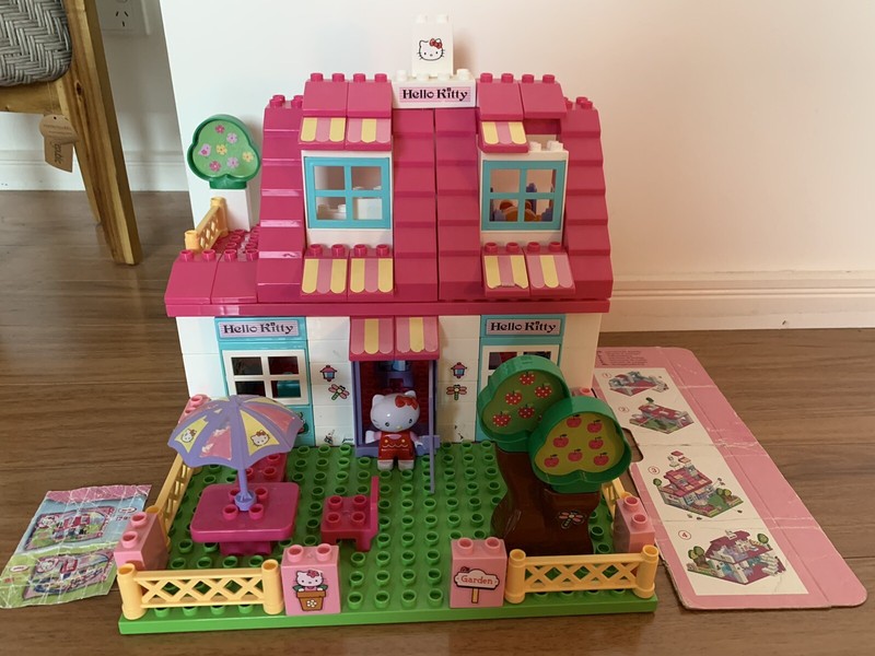 hello kitty lego house