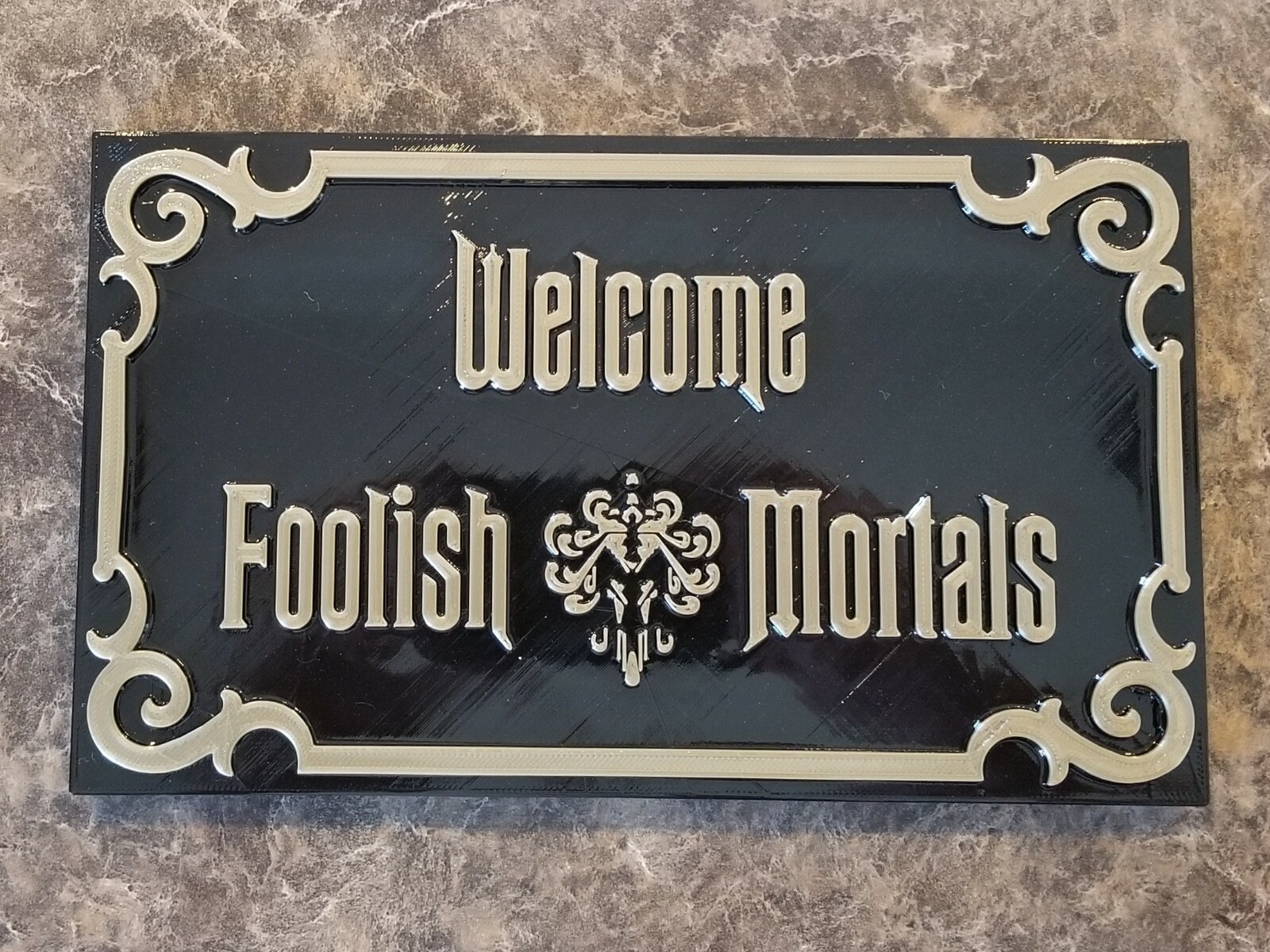 Haunted Mansion Resin Sign 看板 Disney The Haunted Mansion Sign - Spirithalloween.com