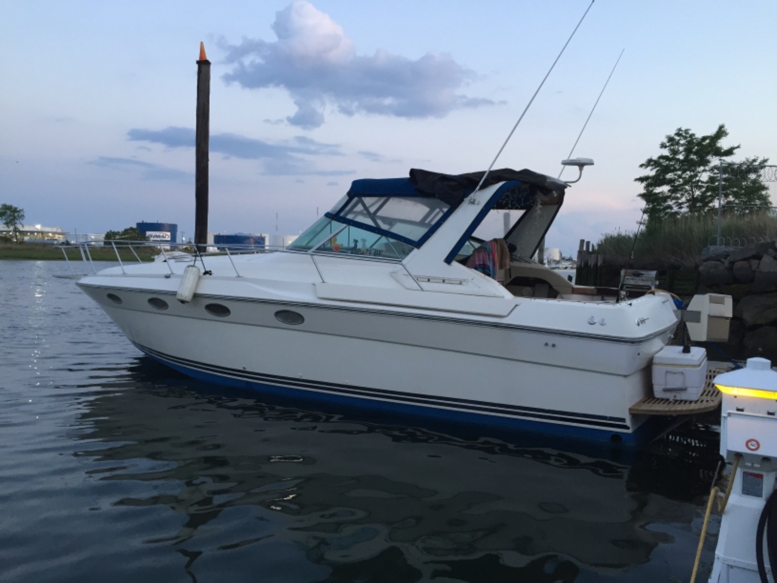 1986 Regal Commodore Boat