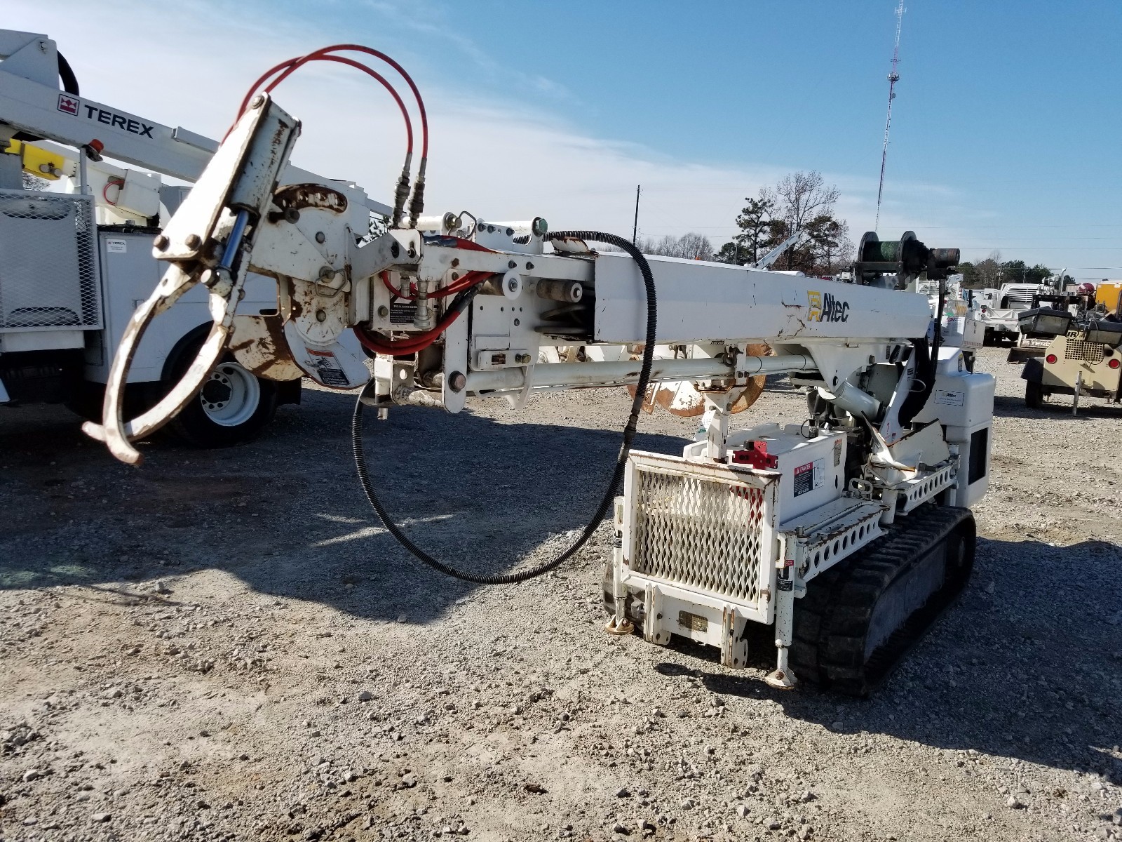 '06 Hinowa PT3000 Crawler Back Yard Digger Derrick Crane Bucket SEE VIDEO!OFFER!