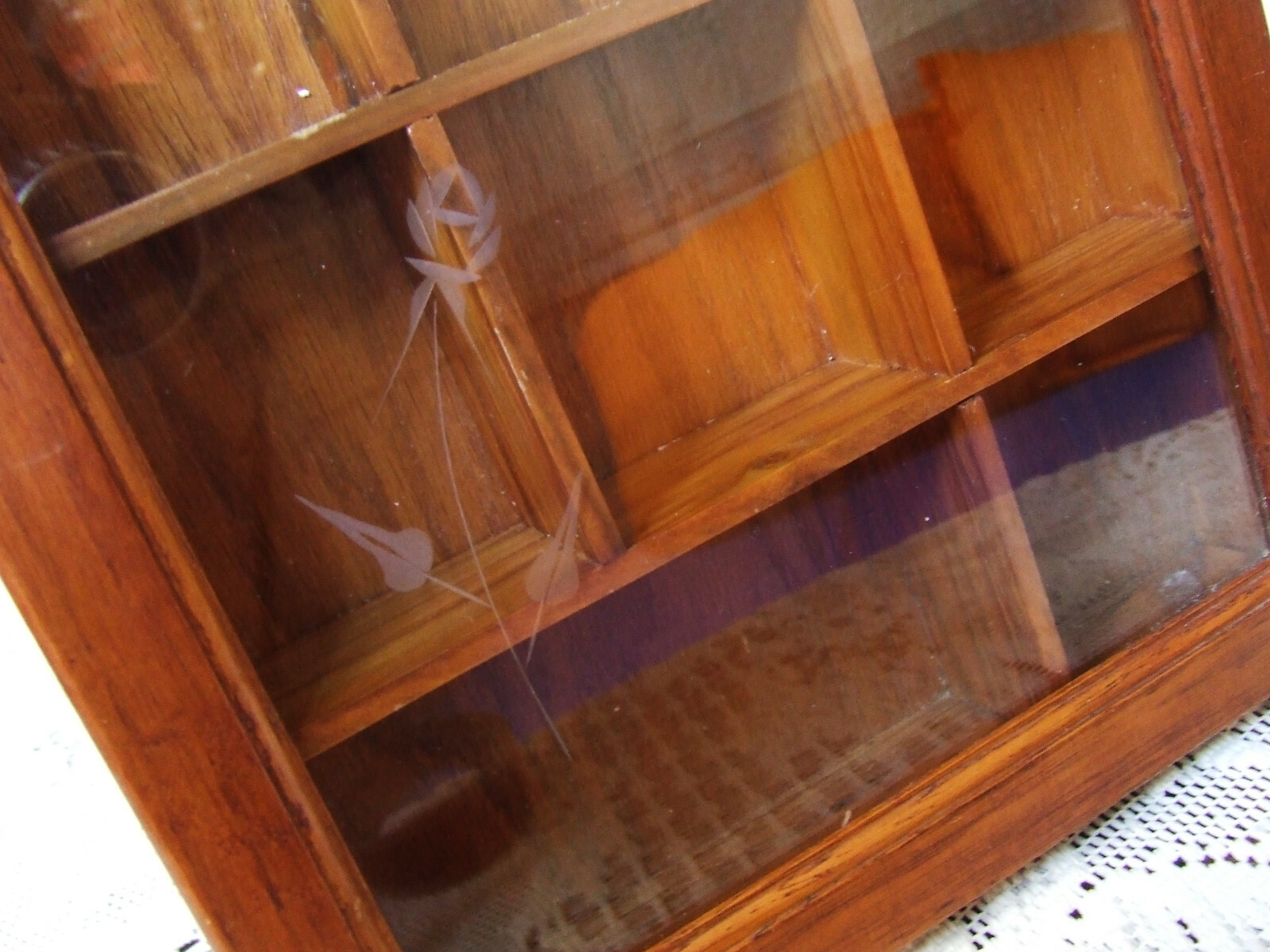 WOOD GLASS CURIO CABINET WALL HANGING,18