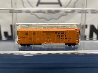 Micro-Trains N Pacific Fruit Express #302322 51�3� Mechanical Reefer Car 70010 T