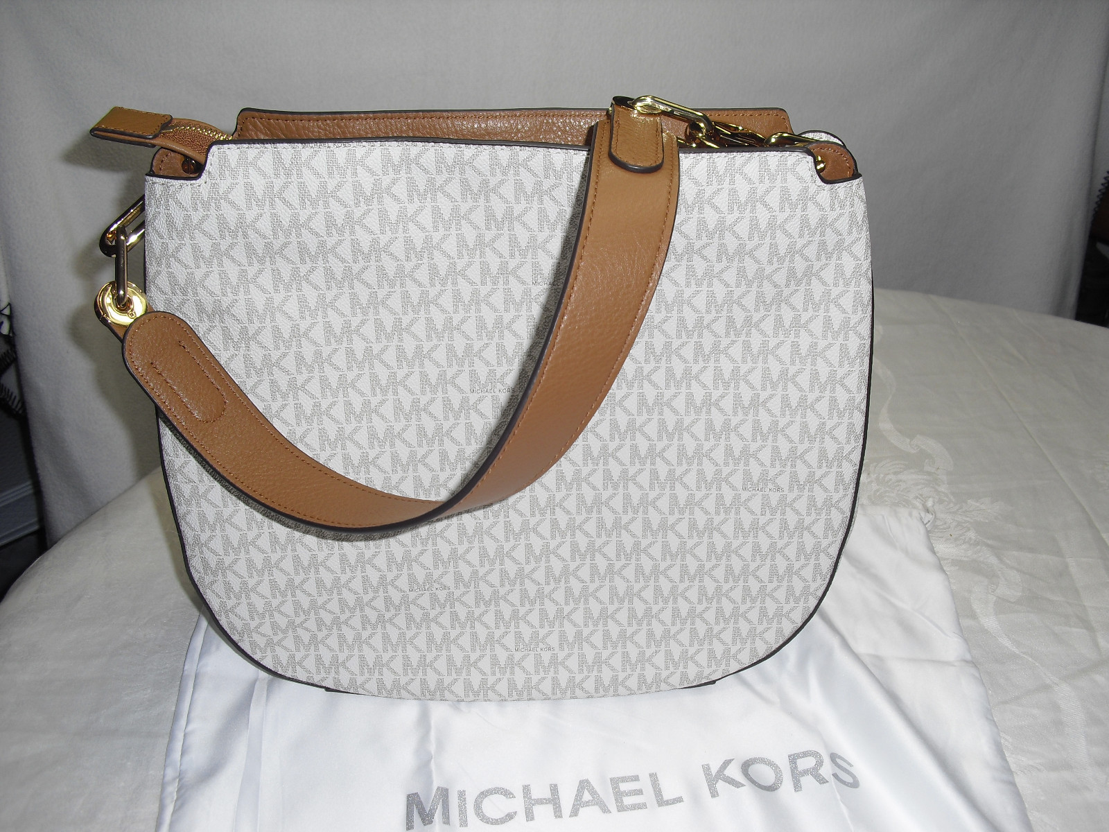 Michael Kors Vanilla Gold Signature Fulton Large Shoulder Hobo NWT $298
