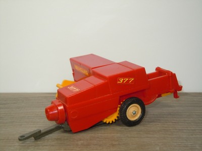 Holland Hay Baler Britains England *42412