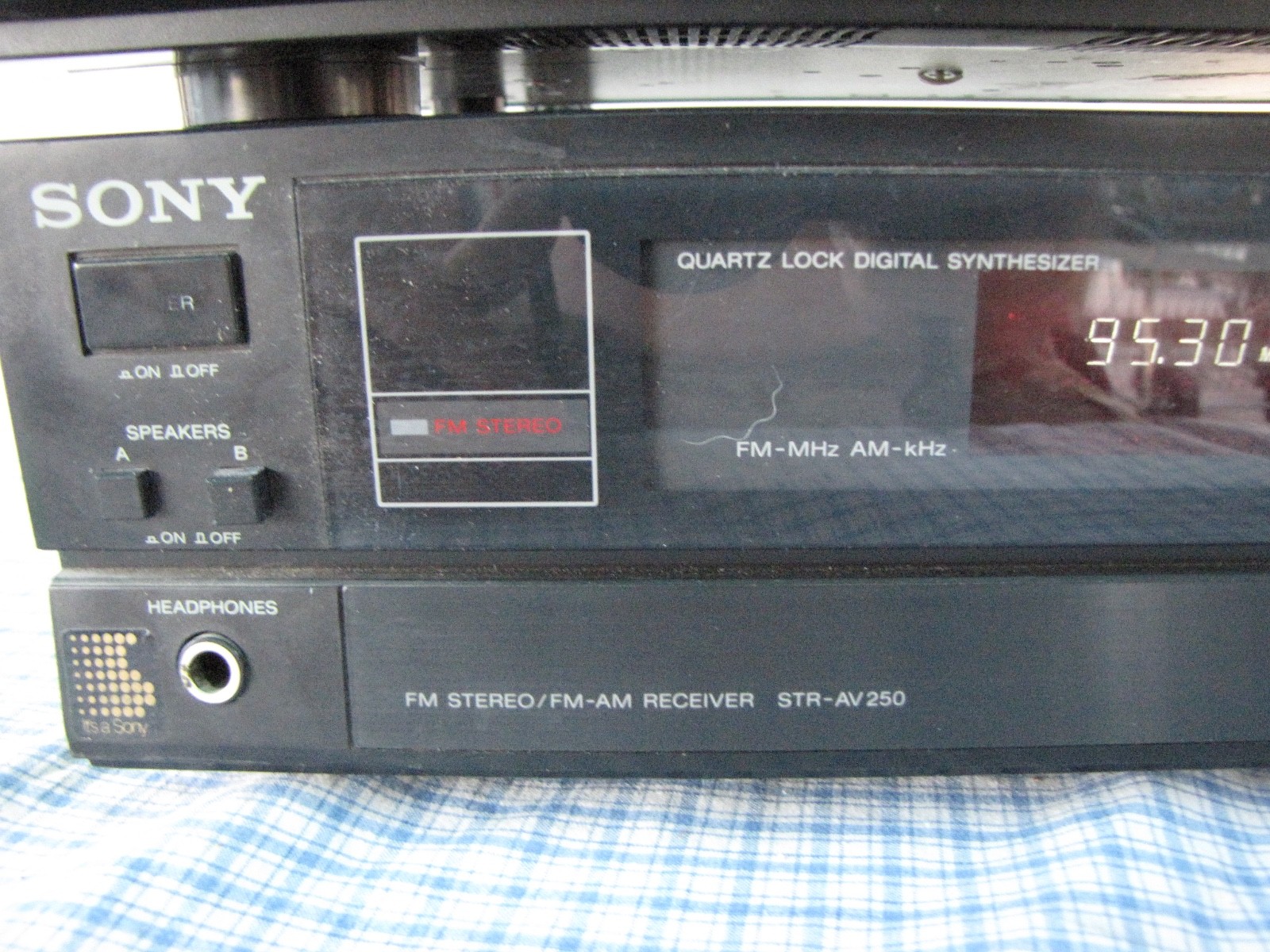 Sony STR-AV250 FM-AM Radio Stereo Receiver + 7 Band Graphic Equalizer SEQ-300