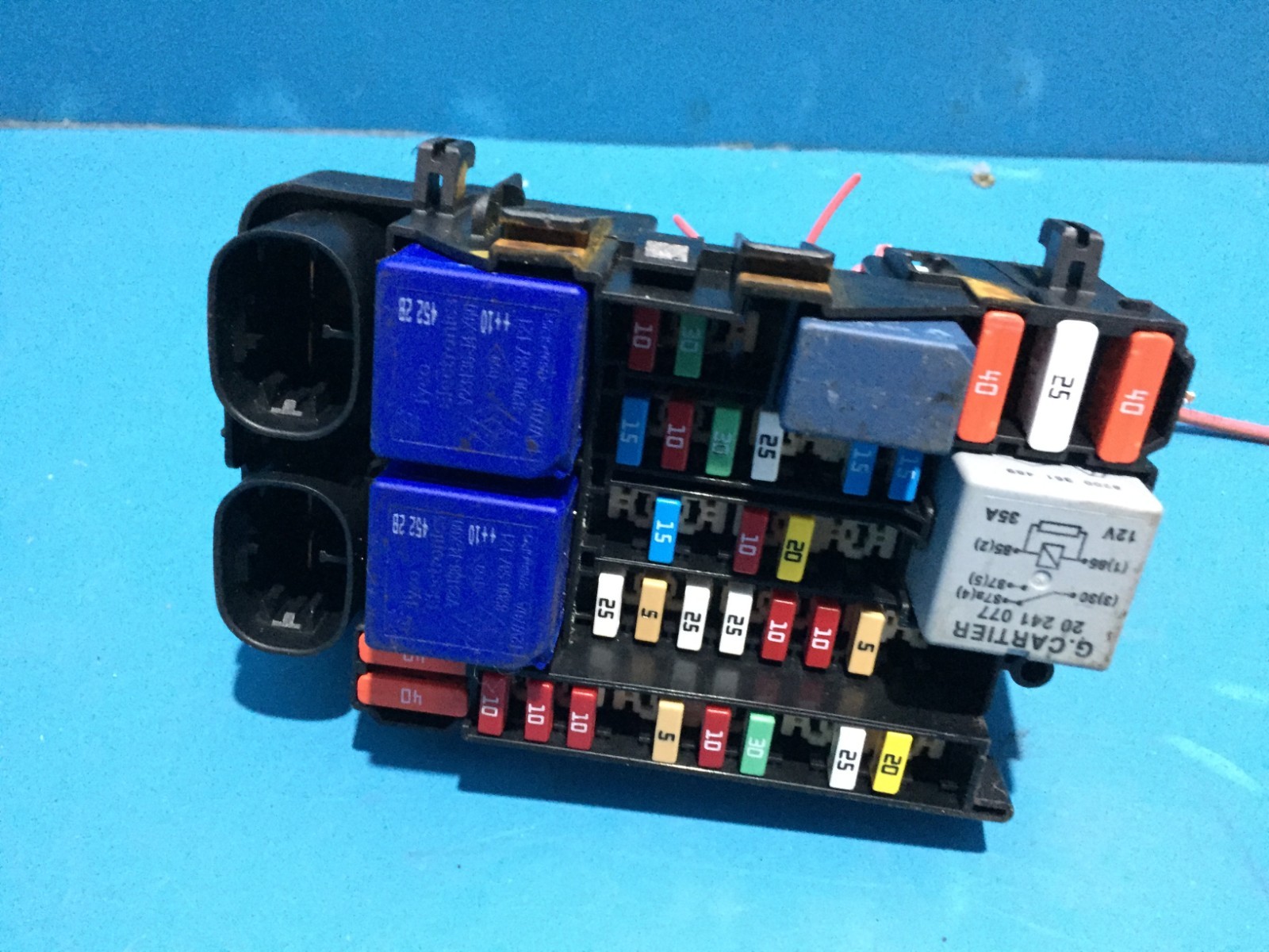 Renault Scenic Fuse Box with Fuses and Relays 18013301 D Renault Parts