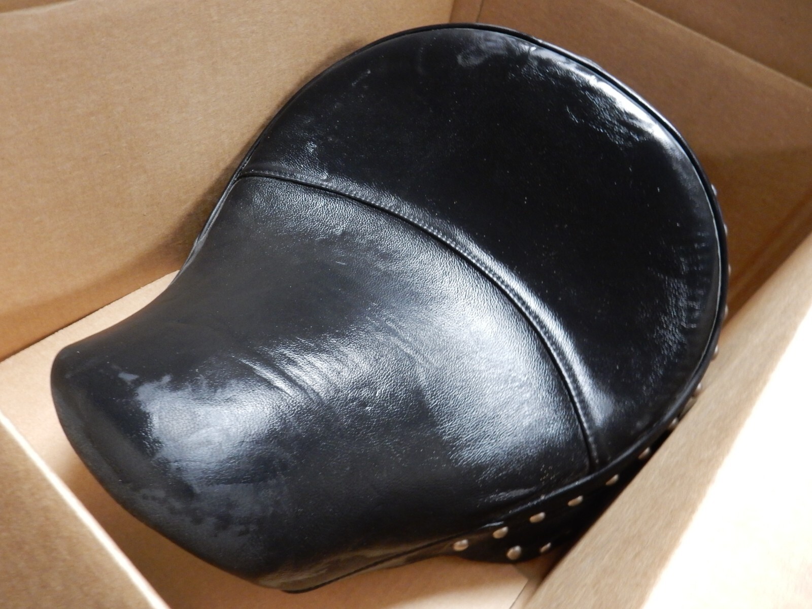 椅子 MStyle NOS Yamaha OEM Solo Seat Black With Skirt Stud Road Star