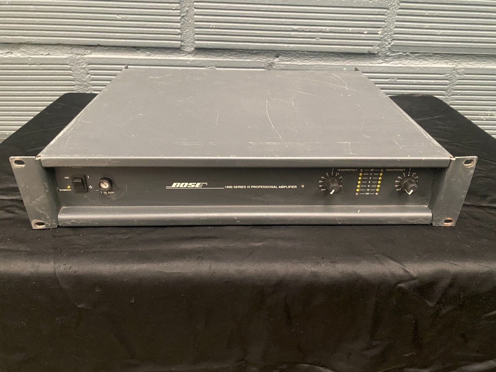 中古　＊ BOSE 　1600シリーズ　 VI 　：　PROFESSIONAL　 AMPLIFER BOSE 1600 Series VI