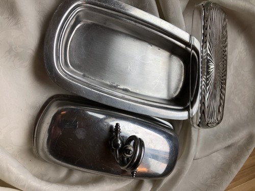VTG. BW BUENILUM BUTTER DISH WITH GLASS INTACT, 7 1/2