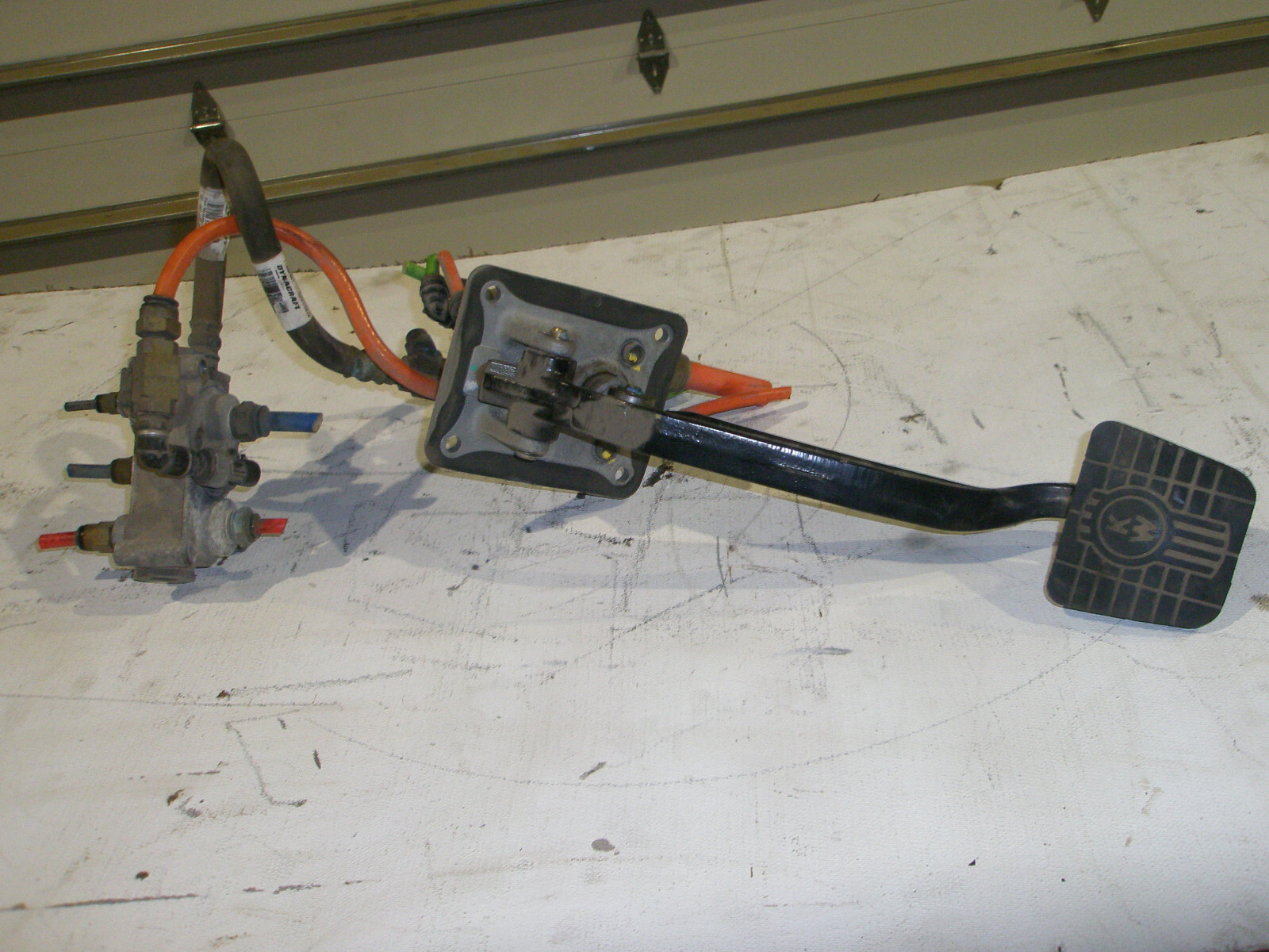 data06 2台 2288274-2 : Generation Y Automotive Housings | TE Connectivity