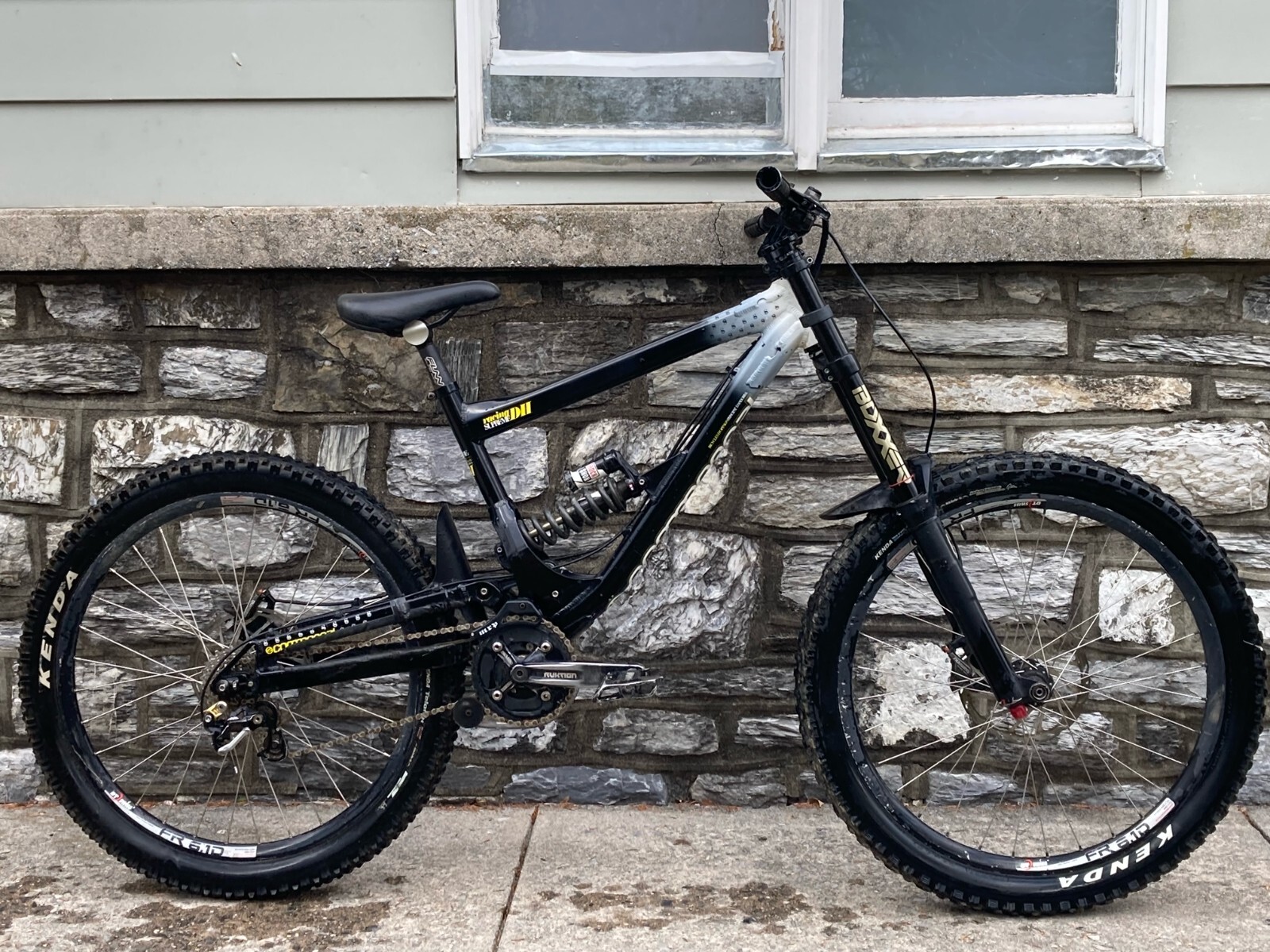 自転車本体 commencal supreme dh COMMENCAL SUPREME DH V5 ESSENTIAL HERITAGE GREEN: Pro-Level