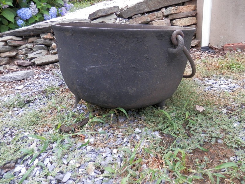 CAST IRON CAULDRON VTG Antique 23” W, no cracks or