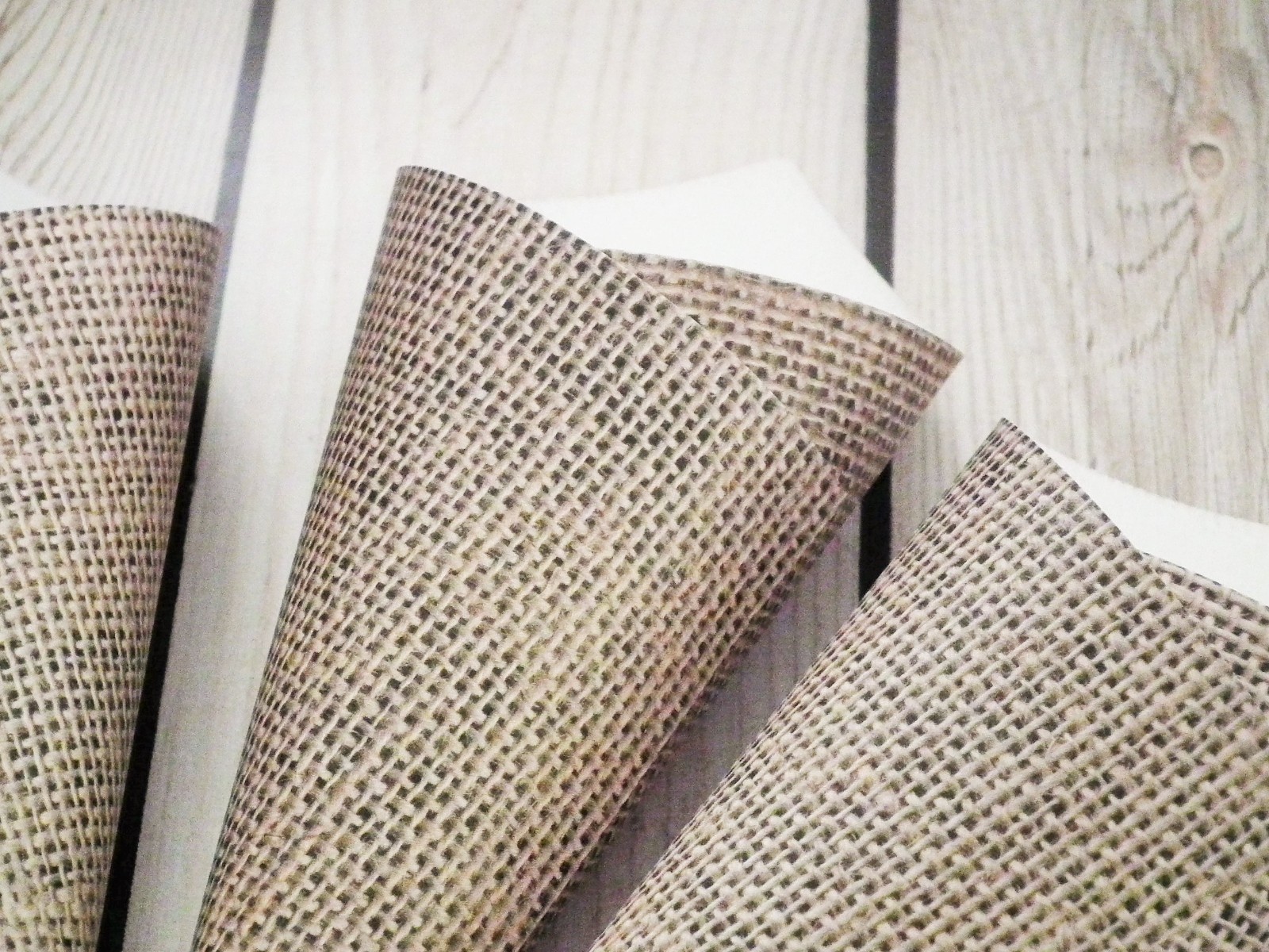 Burlap print paper confetti cones, set of 25