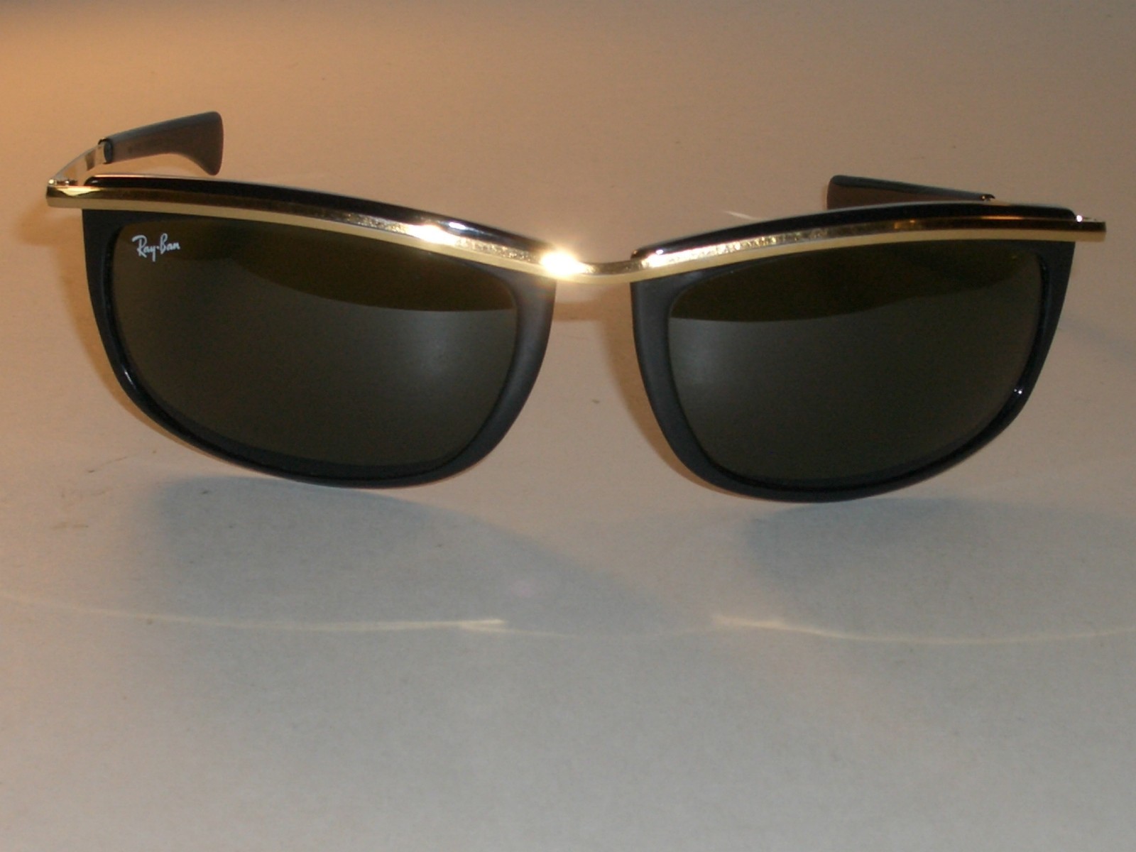 BAUSCH & LOMB RAY-BAN USA L1000 BLACK/GOLD G15 UV OLYMPIAN