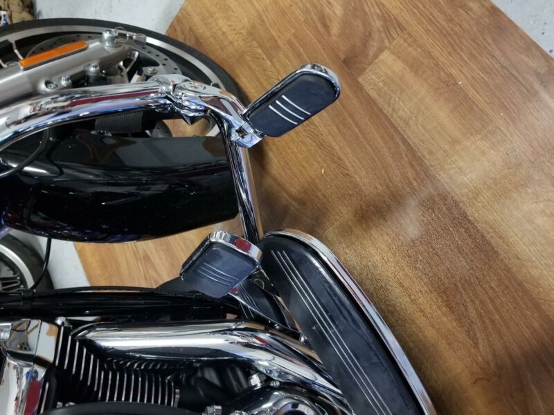 foot pegs for street glide