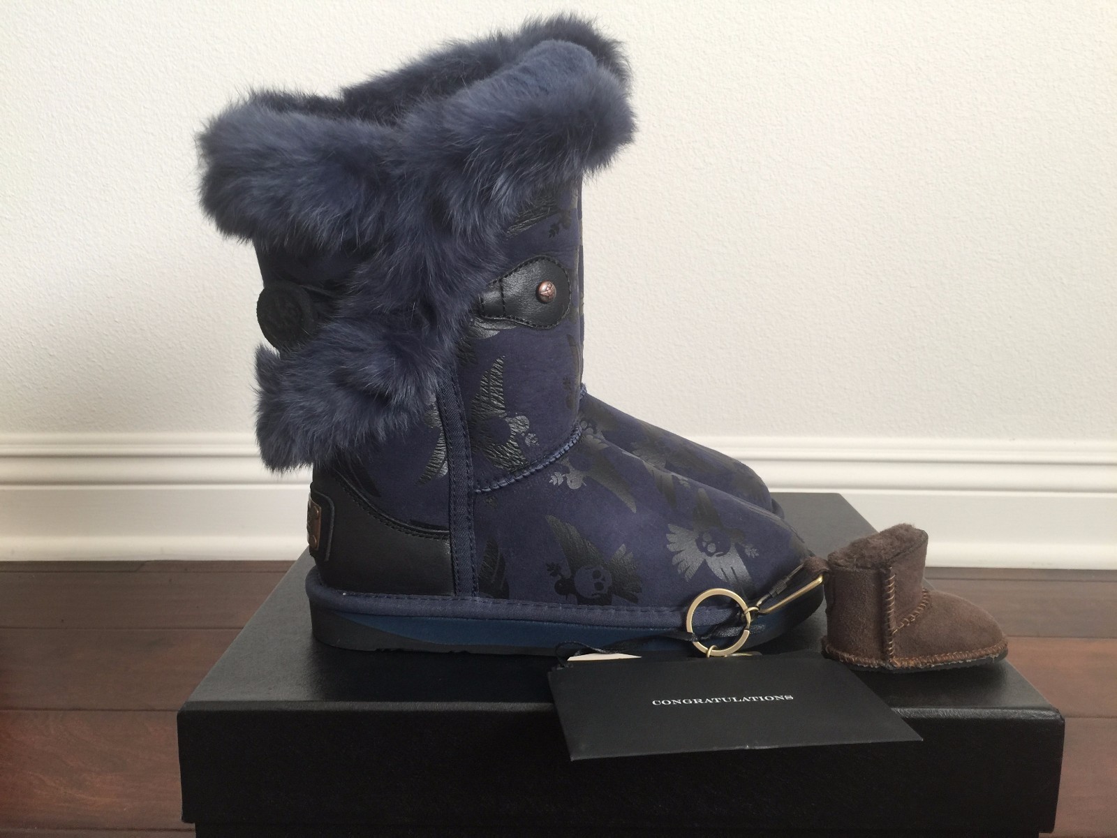 Pre-owned Australia Luxe Nordic Angel Short Sheepskin Skull Dove Iris Boots Free Key Chain