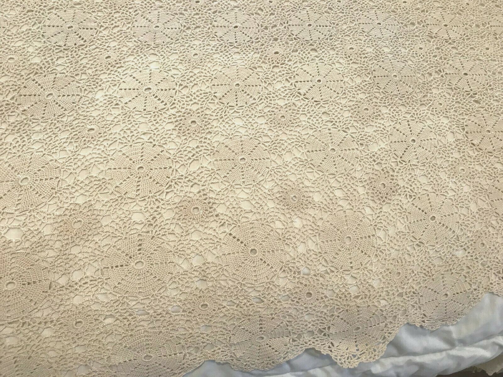 Vintage Lacy Crocheted Ecru Beige Table Cloth Circles & Medallions HM 66