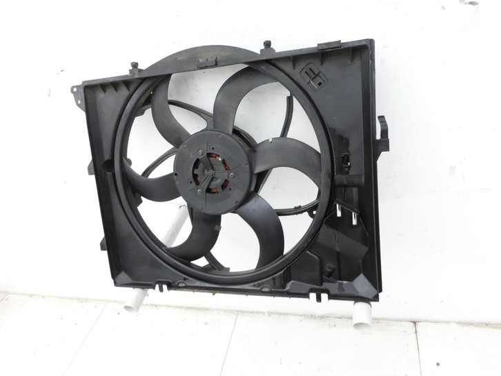 BMW E90 3er 325i 05-08 2,5i 160KW Lüfter Ventilator f. Kühler BMW E90 3er 325i 05-08 31.10.2006 7590699 17117590699... Vorschau 2