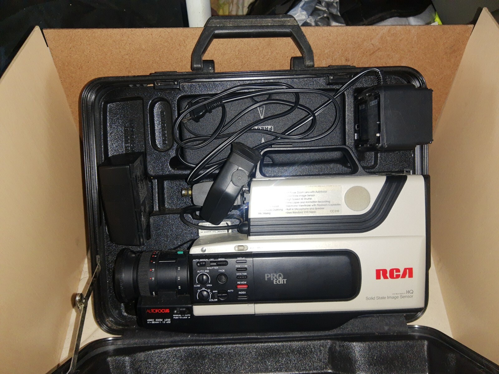 Vintage RCA VHS Camcorder model CC310 pro edit W/hard case, charger