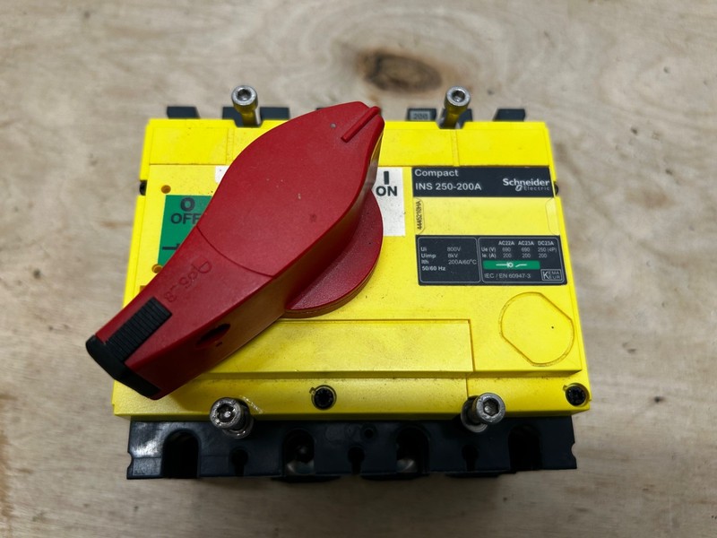 Schneider Lasttrennschalter Ins 250-200a, 690vac/250vdc 3p Rot/Gelb (Typ 31122) 