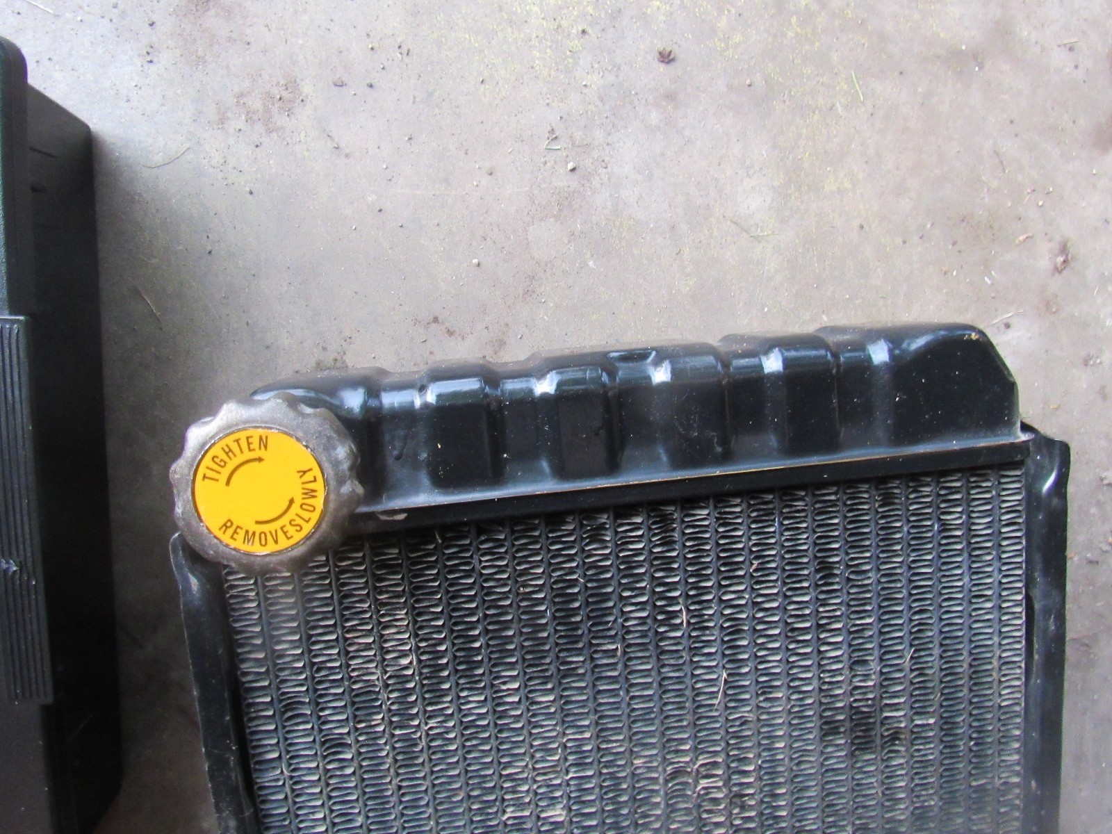 John Deere 345 355 325 335 radiator