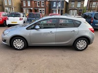 2014 Vauxhall Astra 1.6i 16V Exclusiv 5dr Auto HATCHBACK Petrol Automatic