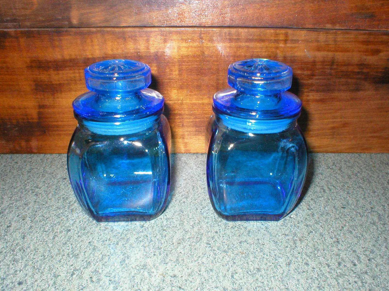2 VTG Wheaton Glass Cobalt Blue Apothecary Bottles W/Lids 3 3/8