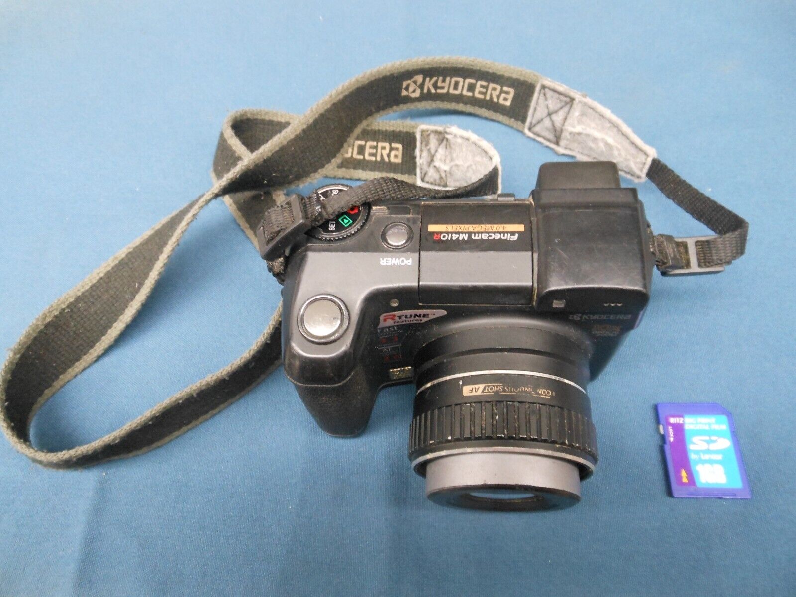 Kyocera Finecam M410R Classic 4MP 10x Zoom Bridge Camera + 1 Kyocera Finecam M410R Classic 4MP 10x Zoom Bridge Camera + 1