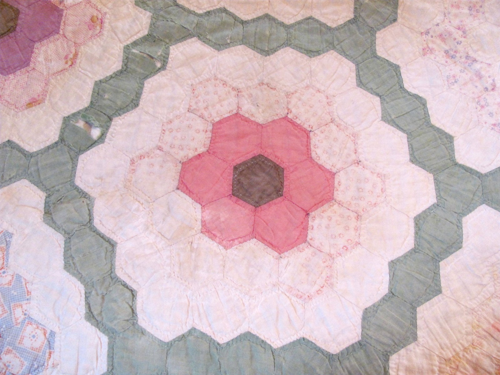 ANTIQUE/VINTAGE PATCHWORK QUILT COVERLETTE TWIN