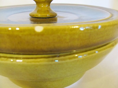 VINTAGE CALIF POTTERY COVERED OLIVE GREEN CASSEROLE BOWL W HANDLE