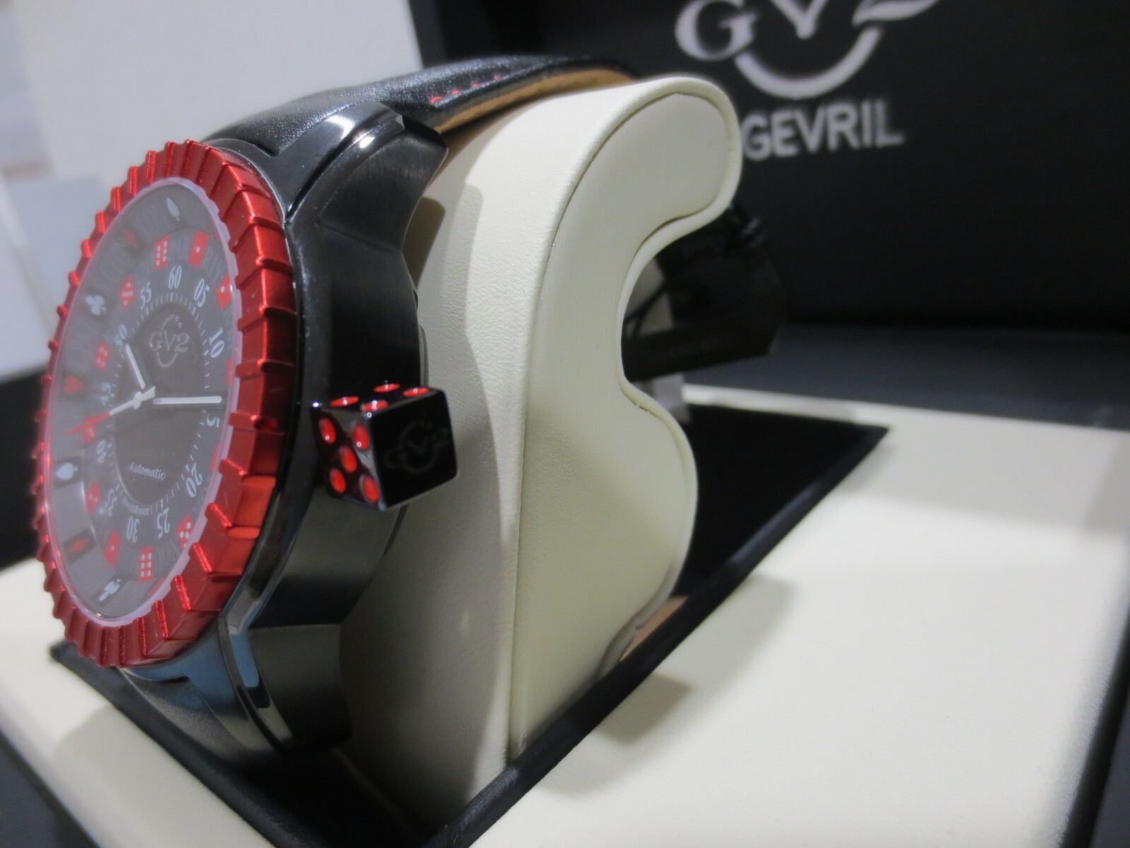Pre-owned Gv2 By Gevril Men's 9306 Lucky 7 Automatic Red Bezel Subdial Black Leather Watch