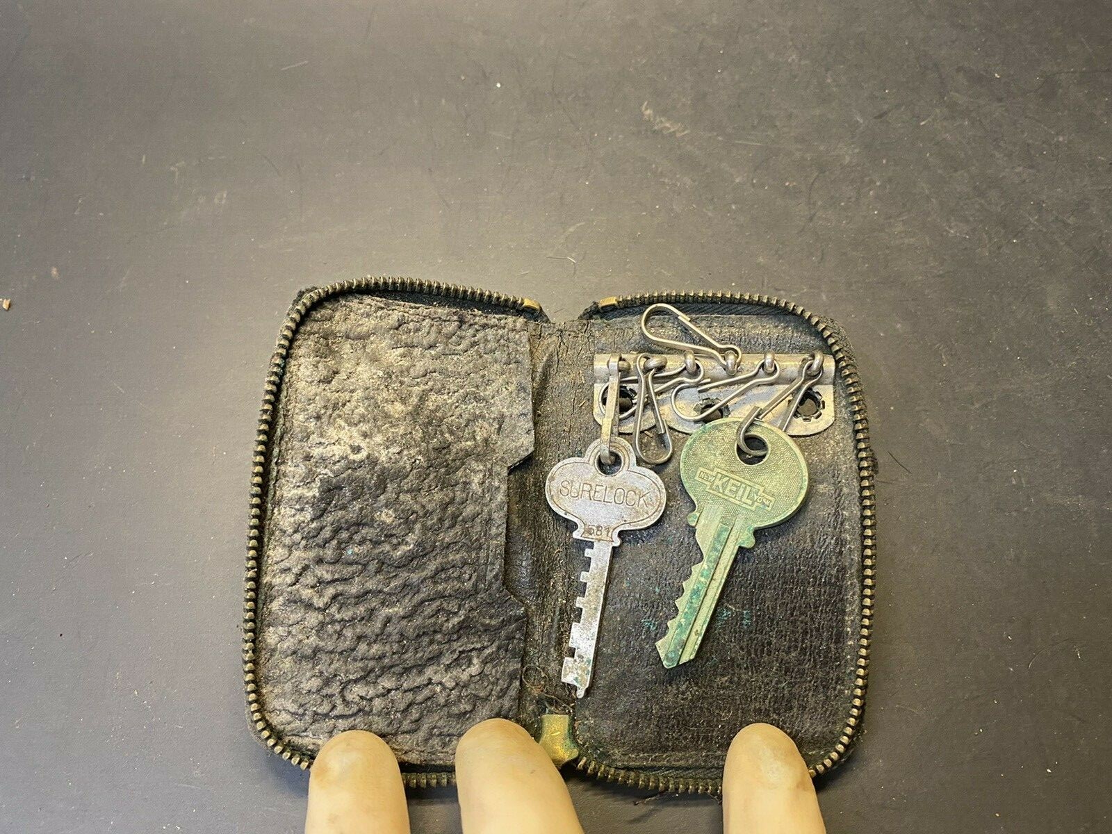 AMERICAN KEY-HOLDERS／USA VINTAGE Vintage wooden Key shaped key holders a pair | eBay